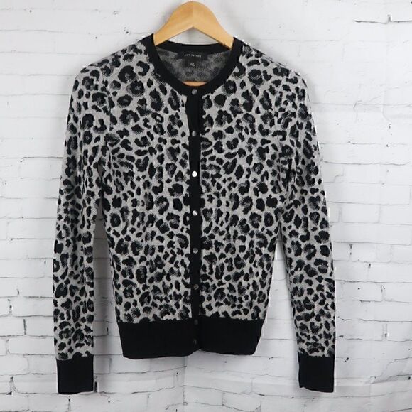 ANN TAYLOR BLACK & GREY ANIMAL PRINT LONG SLEEVE BUTTON DOWN CARDIGAN SWEATER - Picture 1 of 7